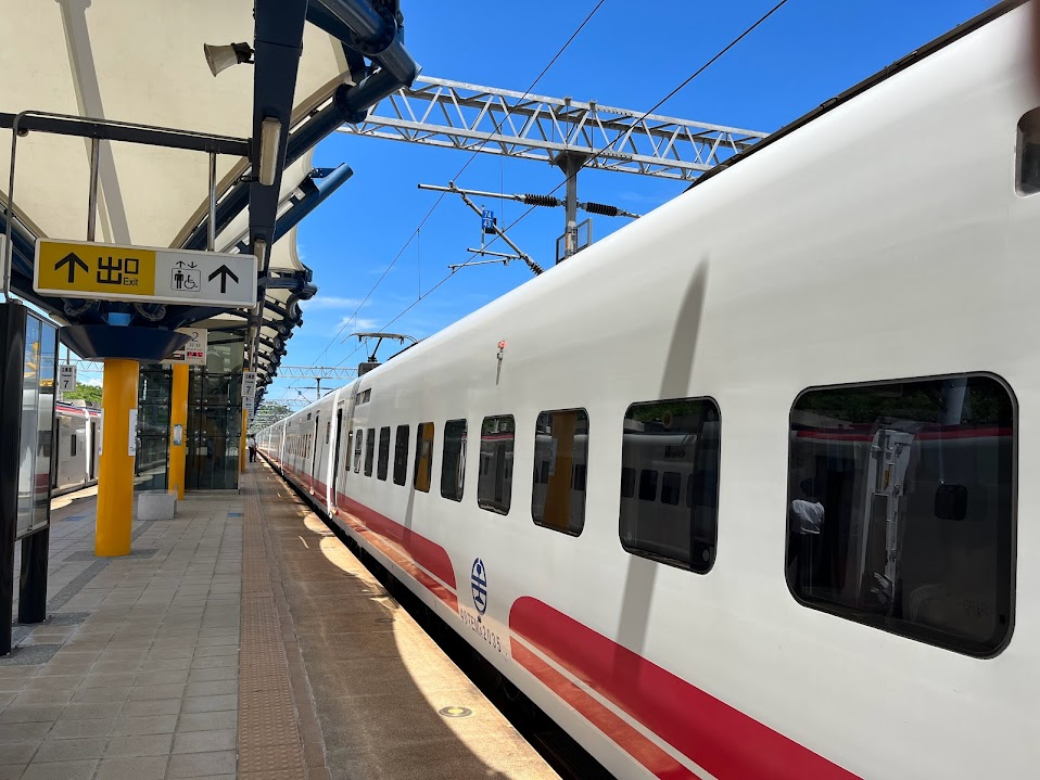 太麻里火車站與普悠瑪列車